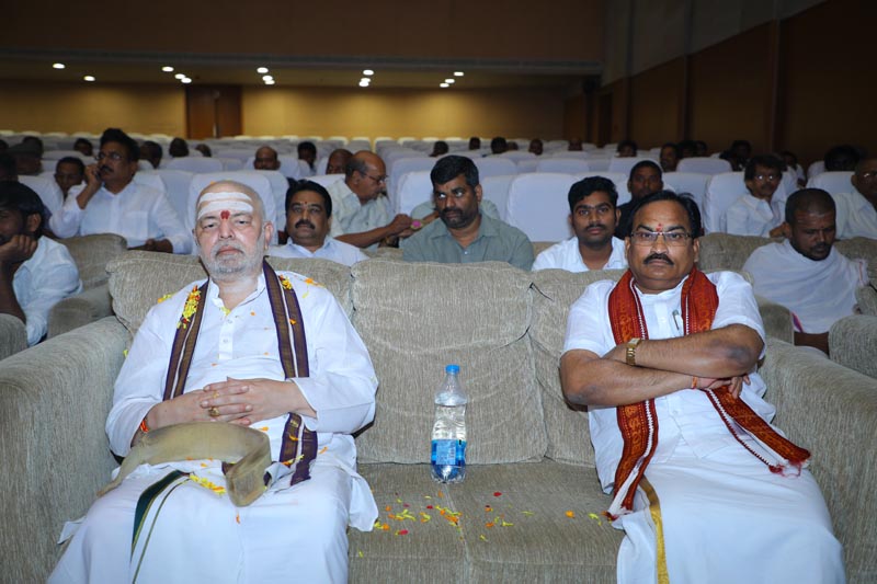 Sri Mulugu Ramalingeshwara Varaprasad Siddhanti was honoured with Jyotishyasastra Vignana Visharadha at Tummalapalli Kalakshetram, Vijayawada (92)